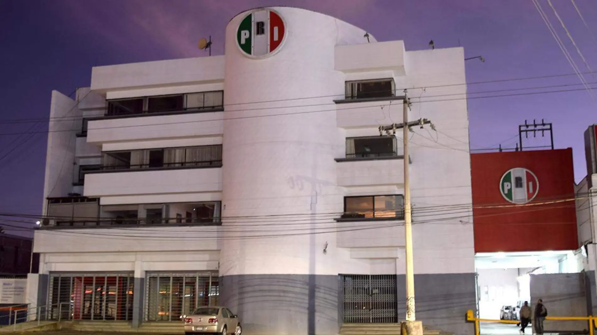 El respaldo del expresidente municipal del Partido Revolucionario Institucional (PRI), Enrique Doger Guerrero, al interesado en la candidatura para la gubernatura de Puebla,